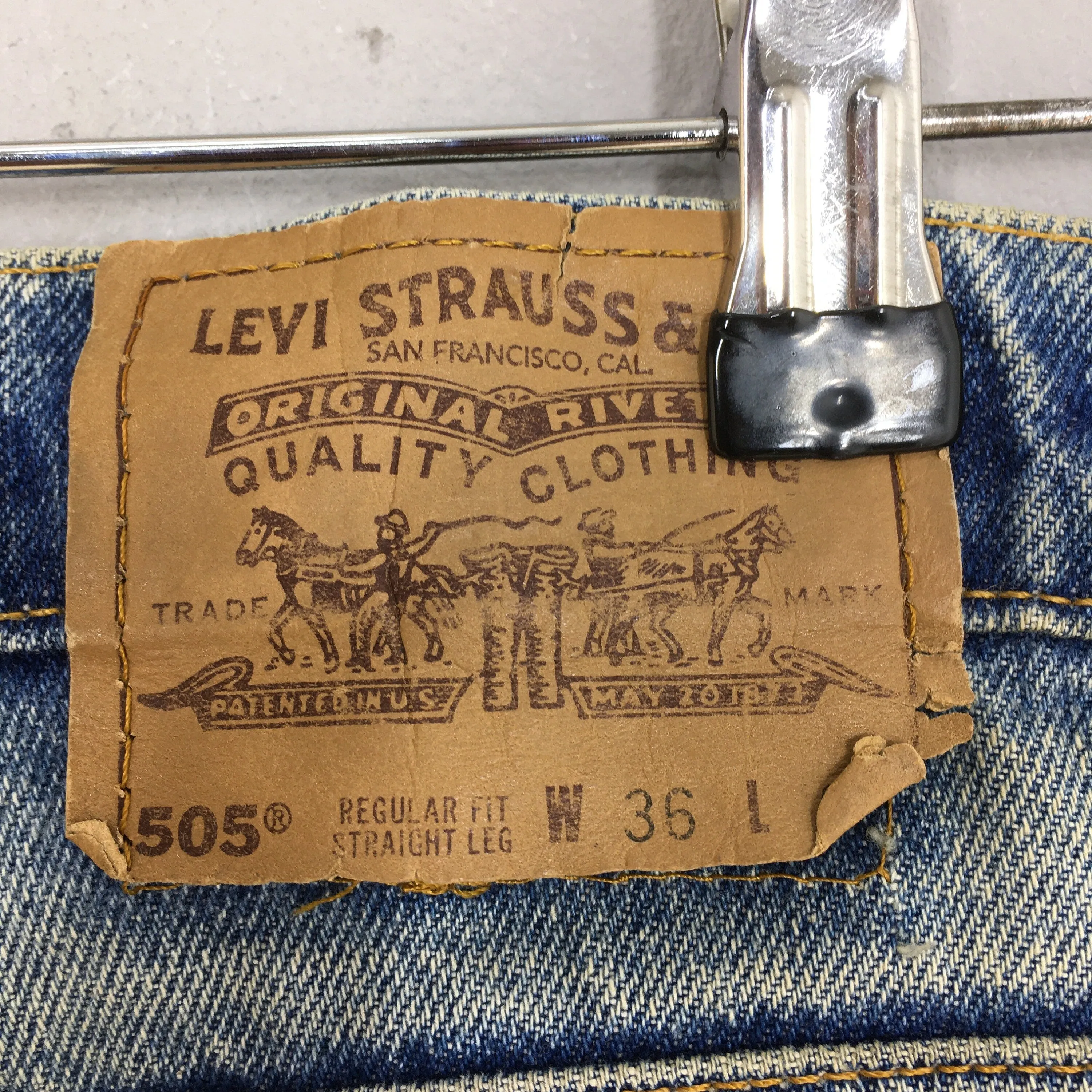 Levi's 505 Relaxed Fit Jeans Zipper Jeans Size 35x27.5